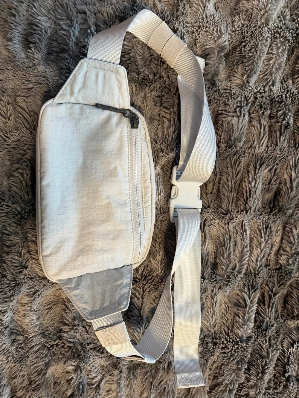 Lululemon Everywhere Belt Bag 1L in Vapor/Traverse Grey
